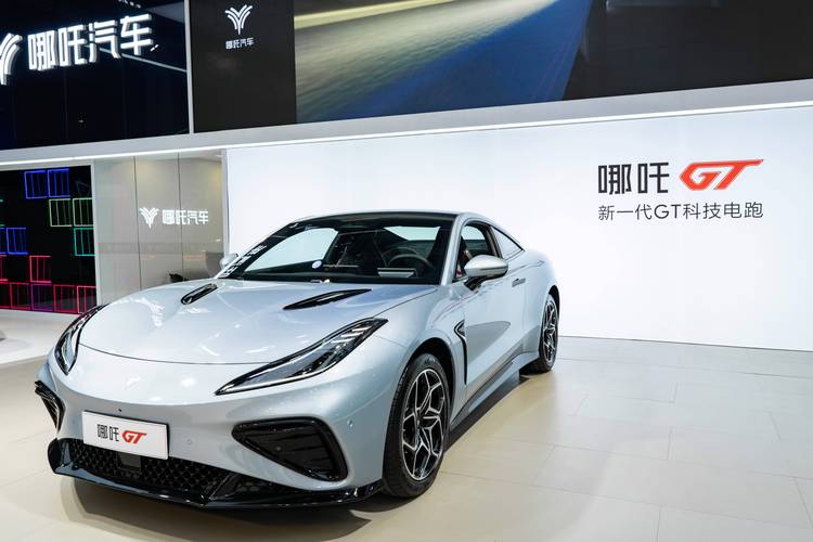 东莞114哪吒汽车在智能汽车领域的表现，领途汽车在新能源汽车市场中的影响力